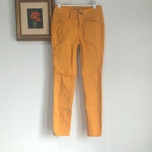 Yellow skinny jeans